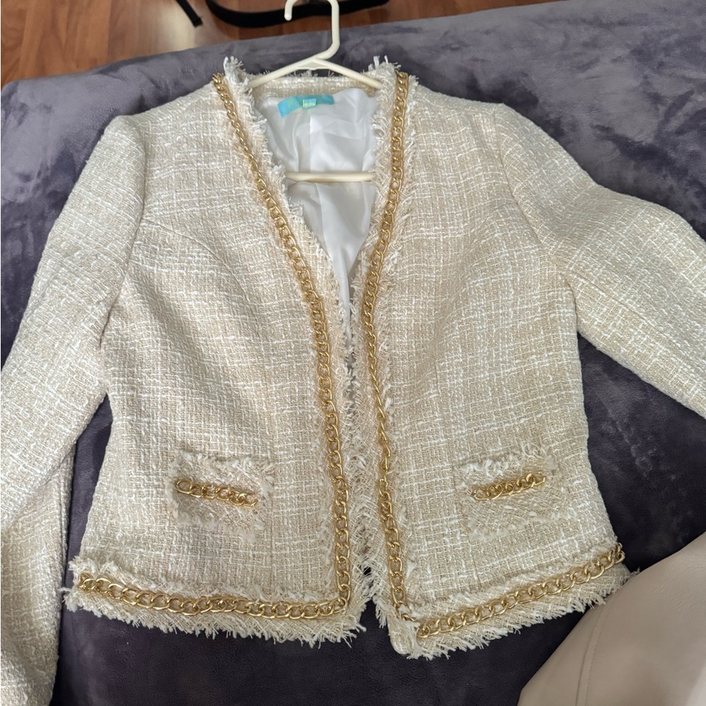 Elegant Beige Tweed Jacket with Gold Chain Trim